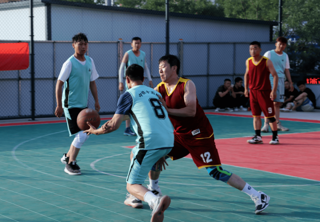 DB彩票-激烈比拼中透露出的拼搏精神