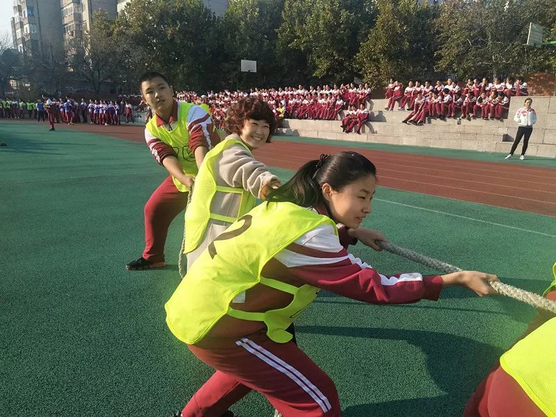 激烈比拼中透露出的拼搏精神