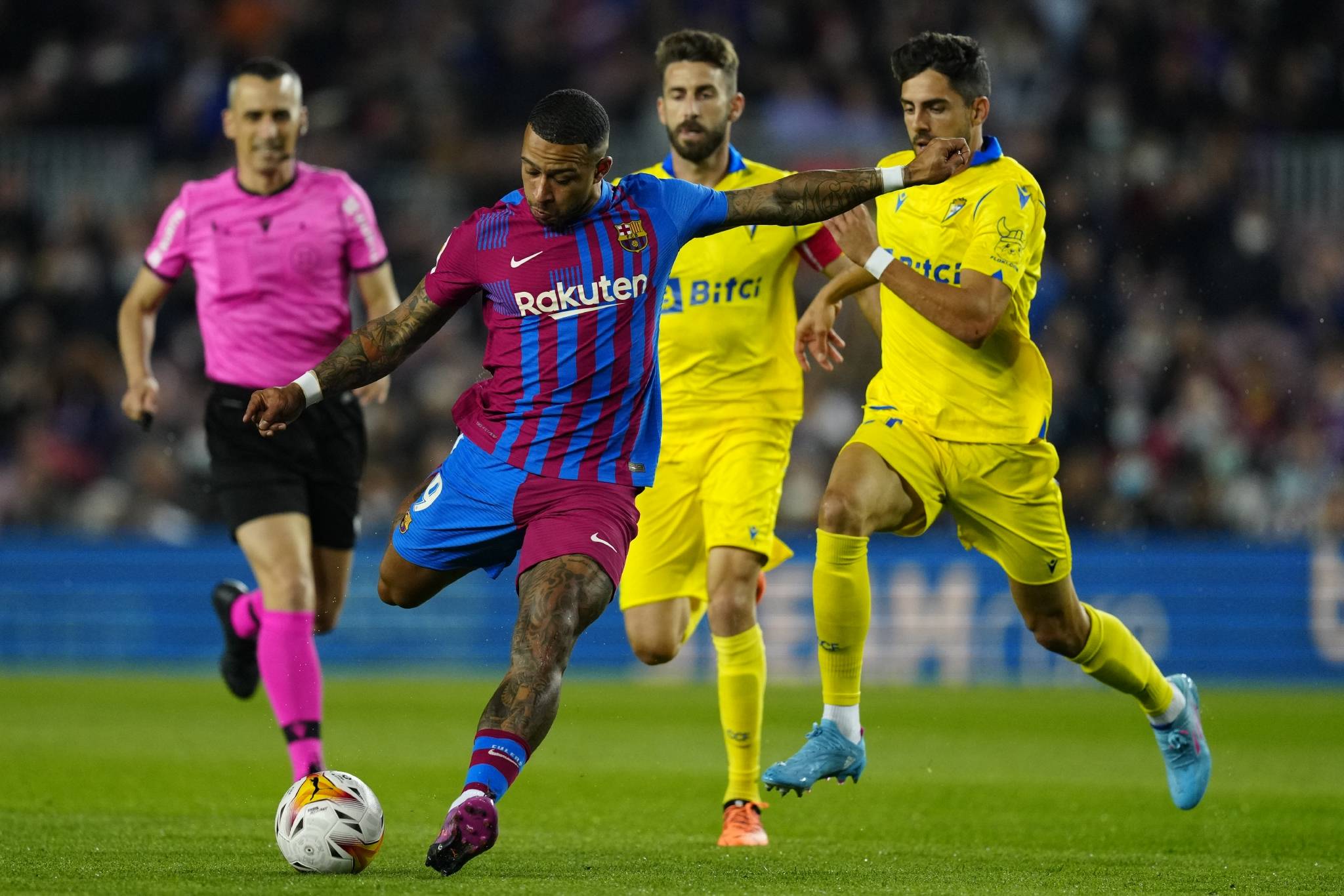 DB彩票-巴塞罗那表现持续低迷，欧冠进程可能受影响