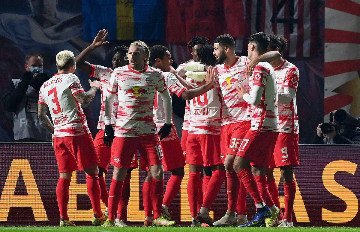 DB游戏-斯图加特遭遇云达不莱梅逆转，痛失胜机