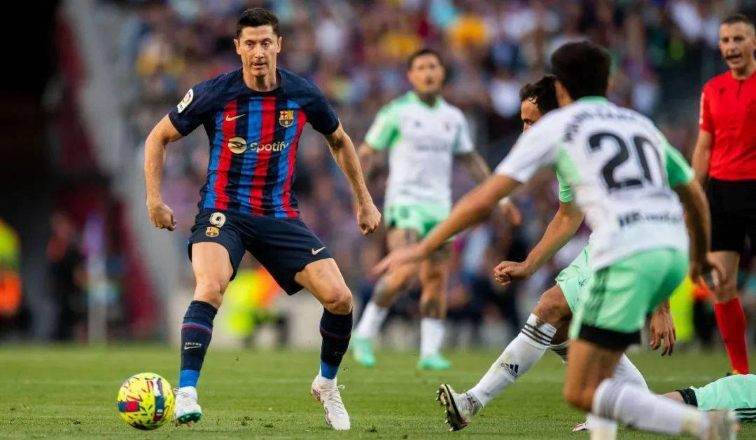 DB彩票-奥萨苏纳球员在比赛中展现出色实力