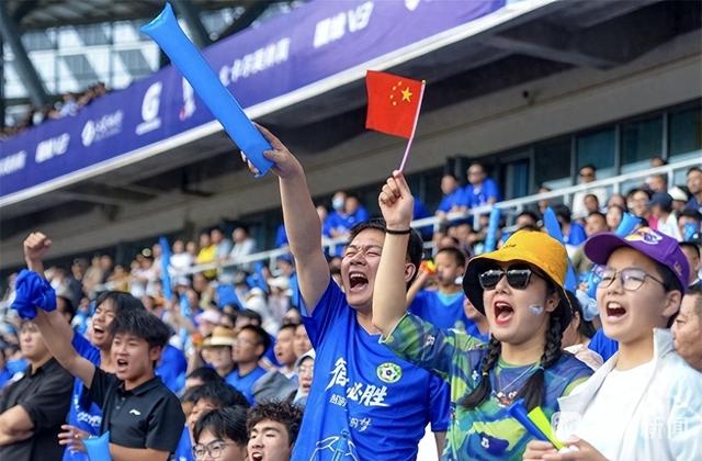 -欧锦赛资格赛掀起热潮，球迷热情高涨