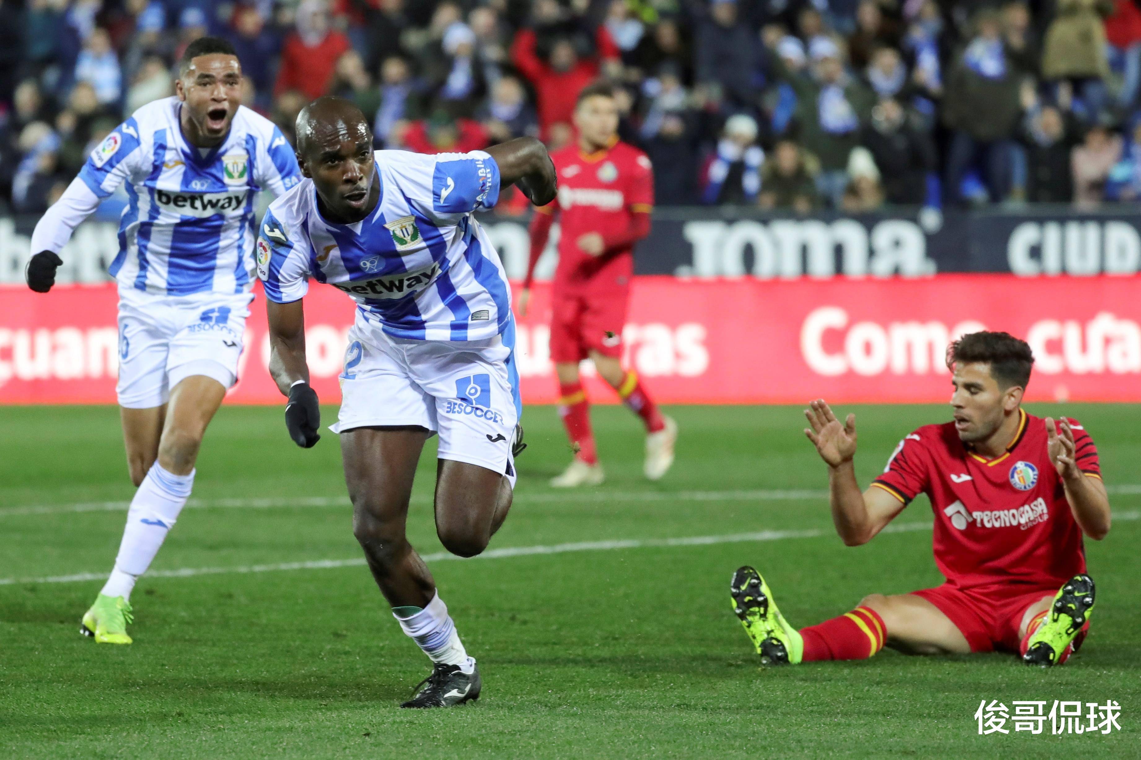 DB彩票官方网站-斯图加特队员亮相赛场，为球队贡献