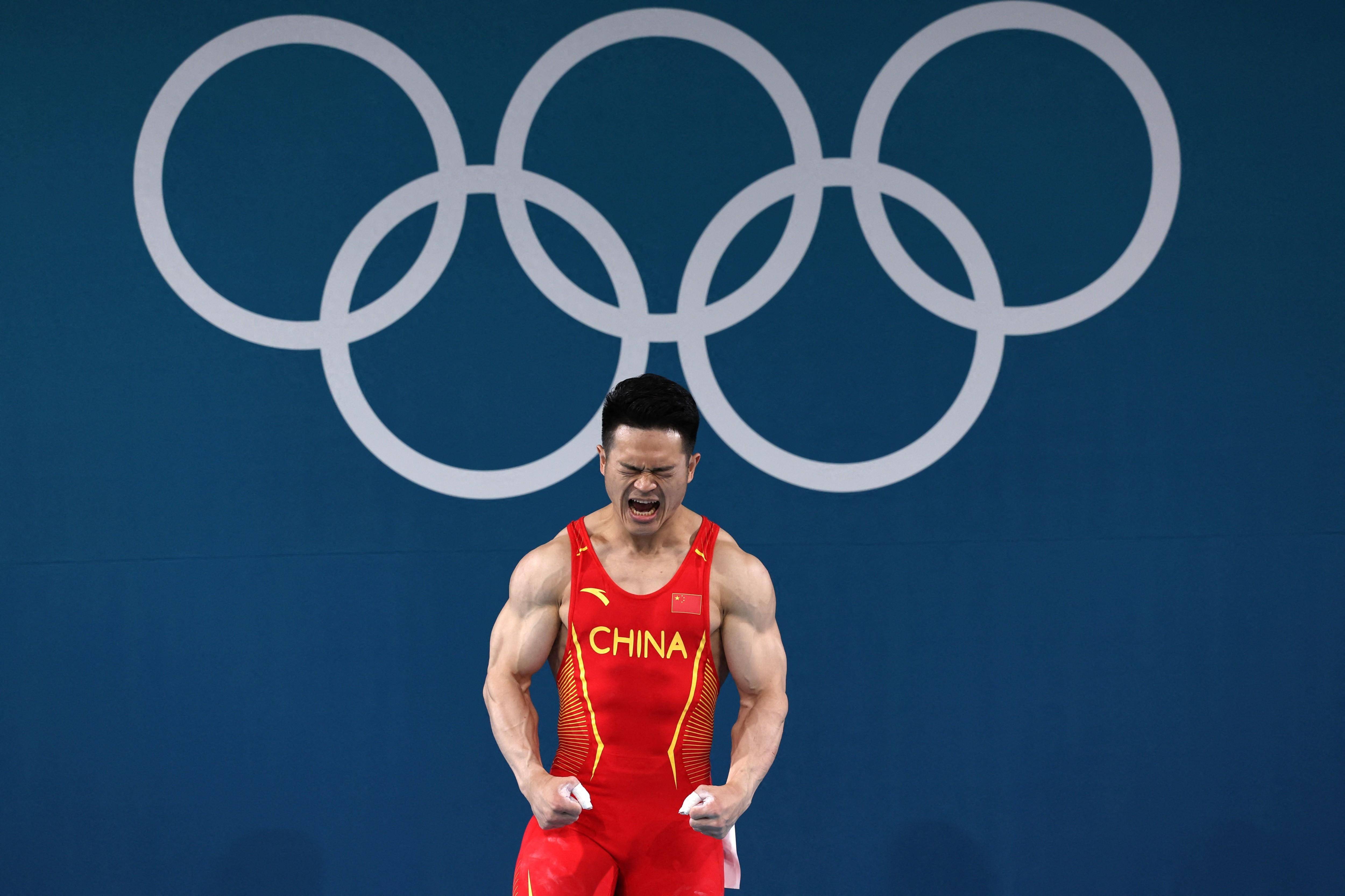 优秀运动员勇猛争先，历史性瞬间