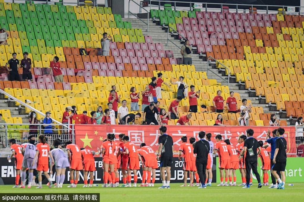 足球巨星们为荣誉展开激烈争夺