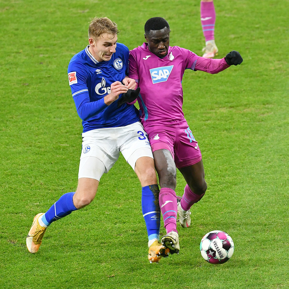 沙尔克04客场逆转胜药厂，终结四连败的壮举闪耀德甲赛场